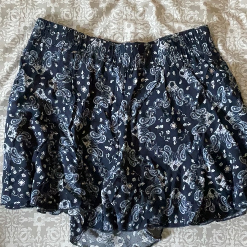 VENUS Paisley Print Shorts - Black and White